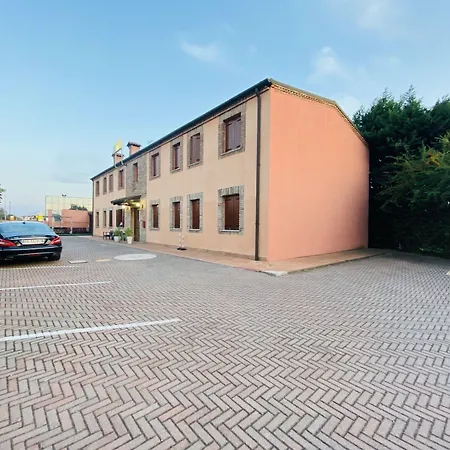 Le Corti 2* フェラーラ